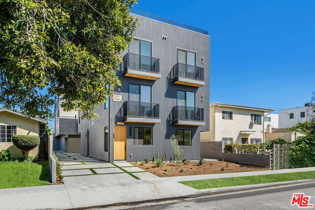 Property photo for 2204 1/2 Carmona Ave, Los Angeles, CA