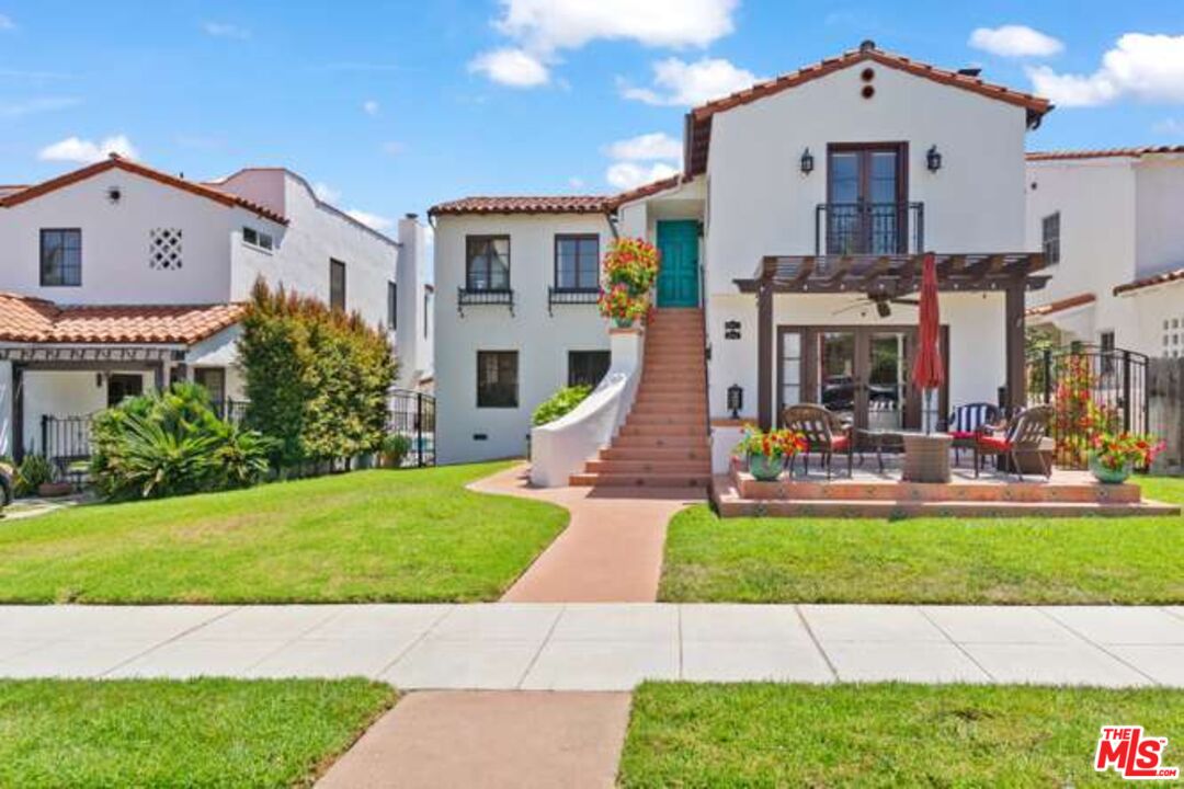 Property photo for 284 1/2 GRANADA AVE, #1, Long Beach, CA