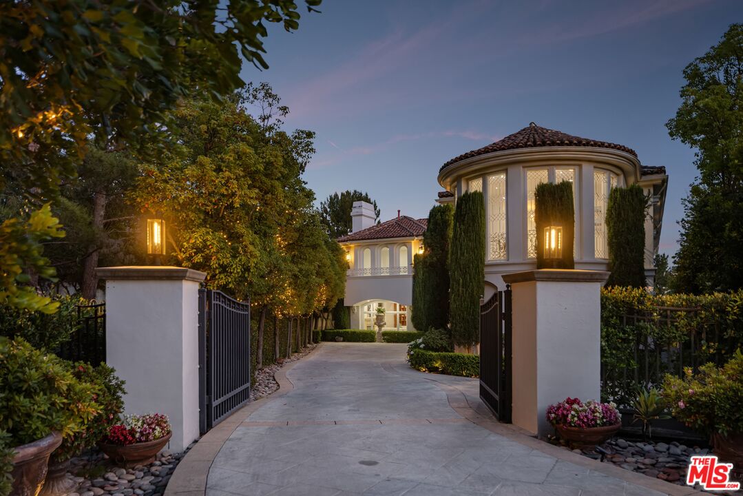 Property photo for 11730 Stonehenge Ln, Los Angeles, CA