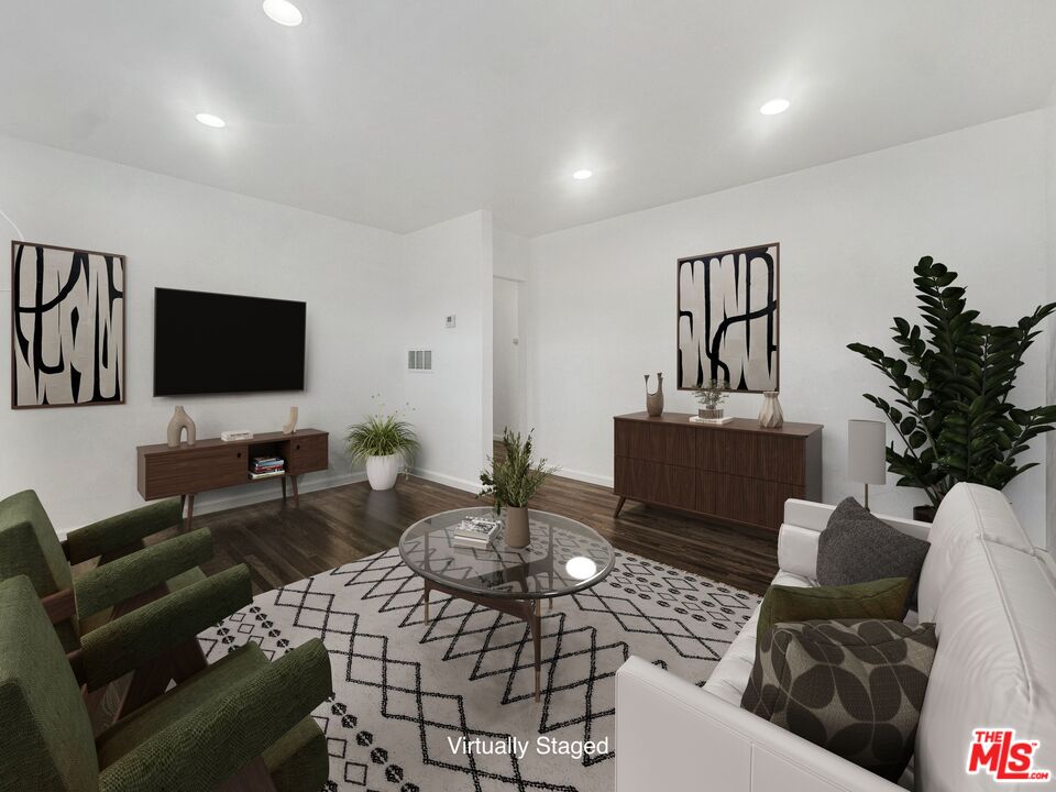 Property photo for 211 E 81st St, #D, Los Angeles, CA