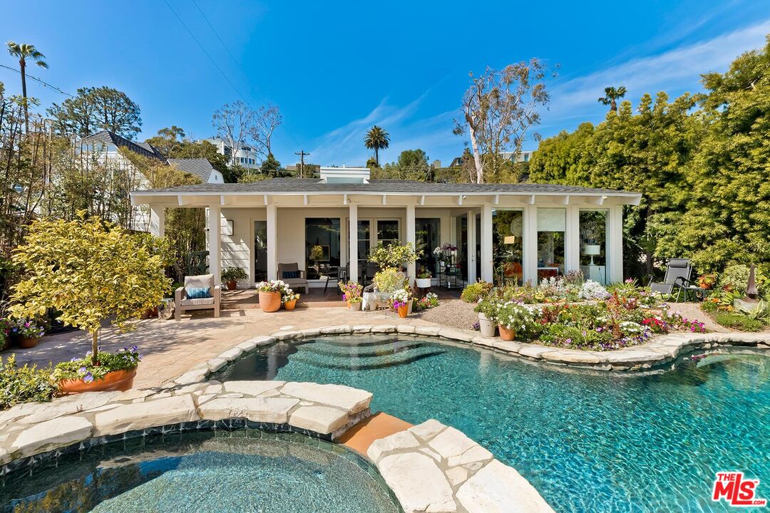 Property photo for 335 Amalfi Dr, Santa Monica, CA