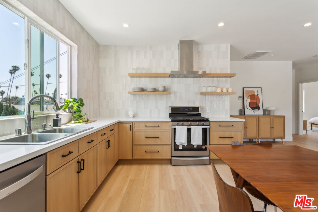 Property photo for 3014 9th Ave, Los Angeles, CA
