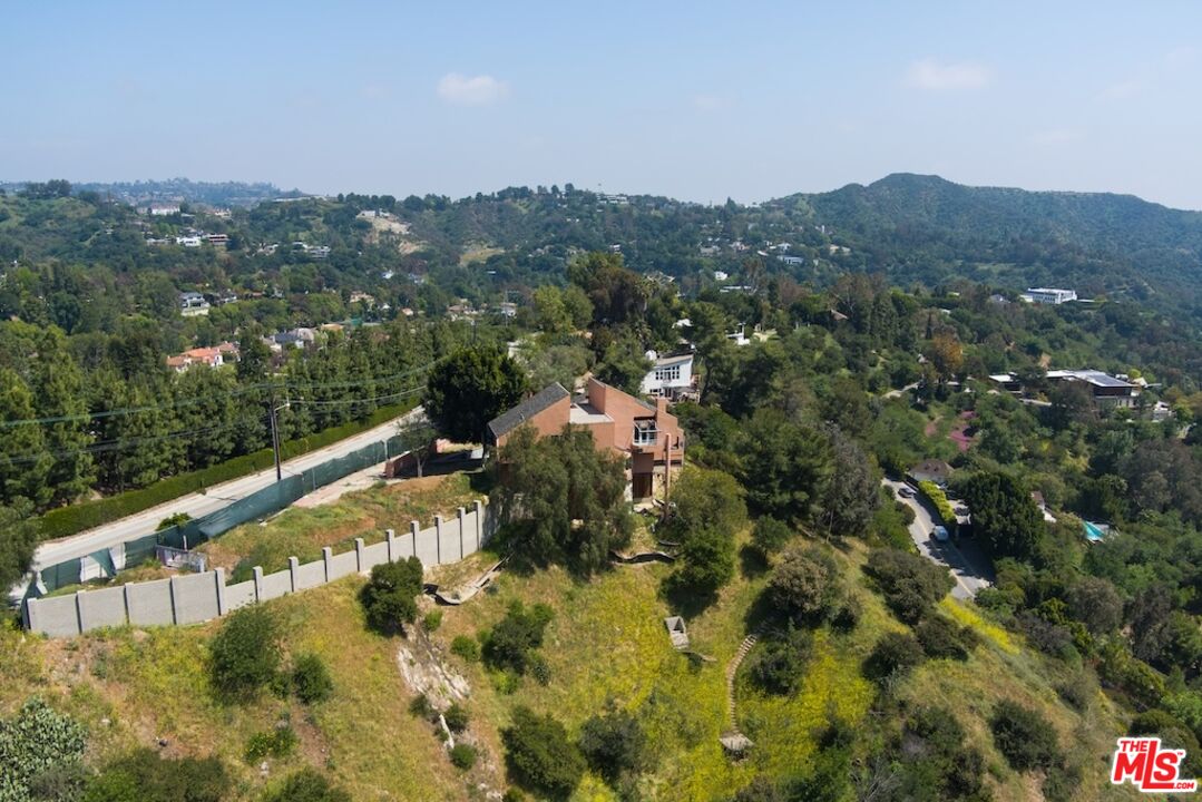 Property photo for 3025 Benedict Canyon Dr, Beverly Hills, CA