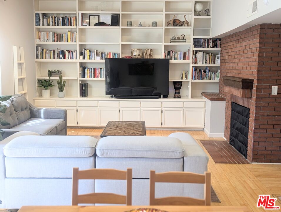 Property photo for 835 S Lucerne Blvd, #209, Los Angeles, CA