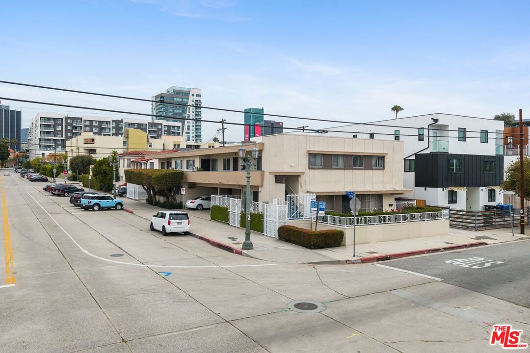 Property photo for 6423 Lexington Ave, Los Angeles, CA