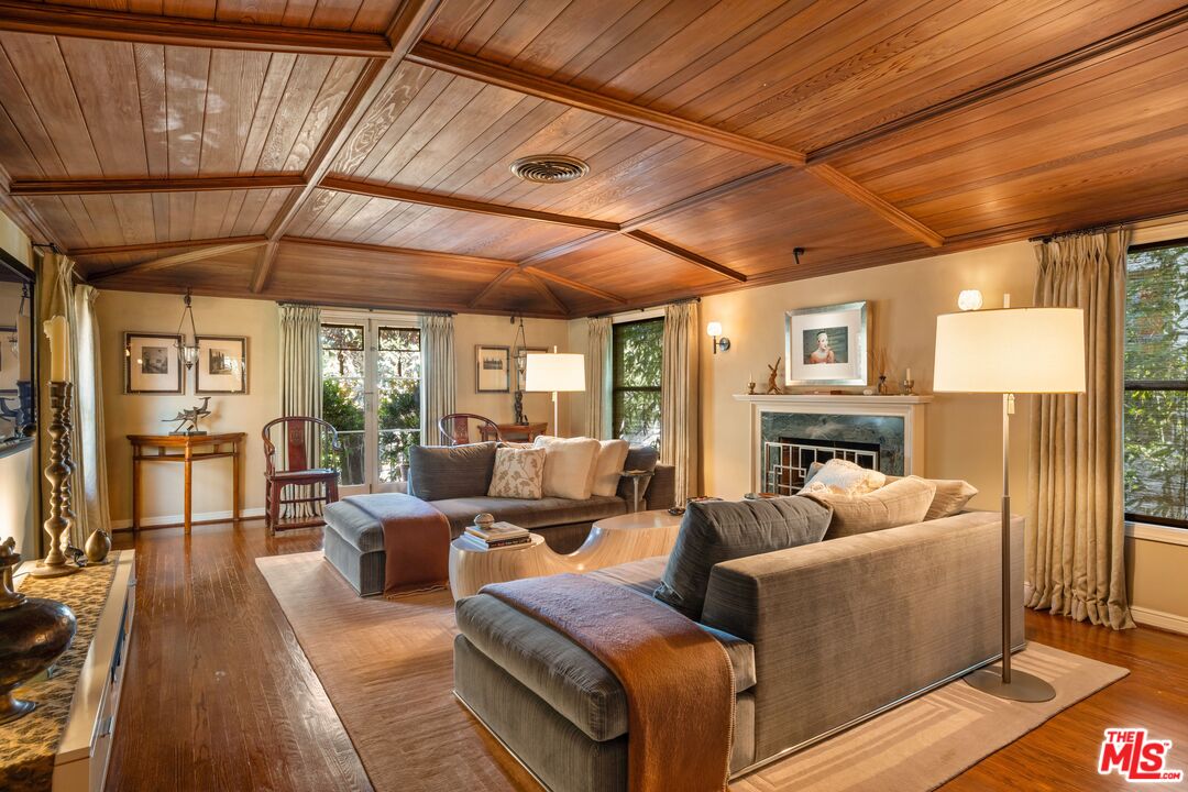 Property photo for 367 N Orange Dr, Los Angeles, CA