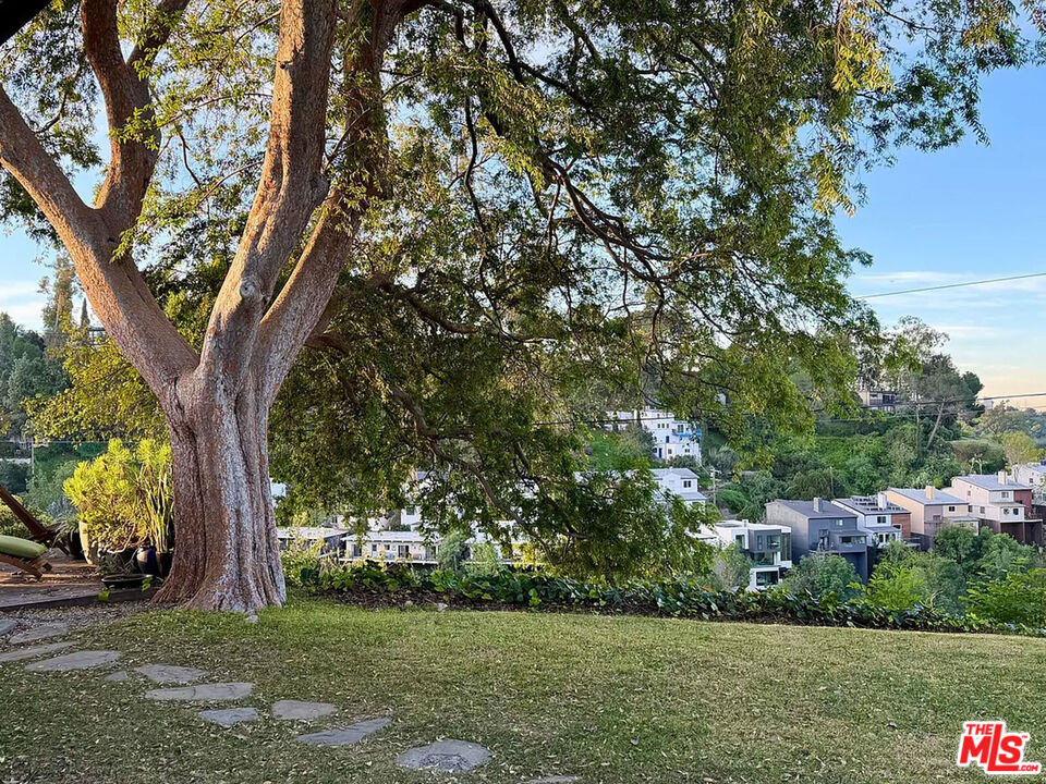 Property photo for 4608 Nob Hill Dr, Los Angeles, CA