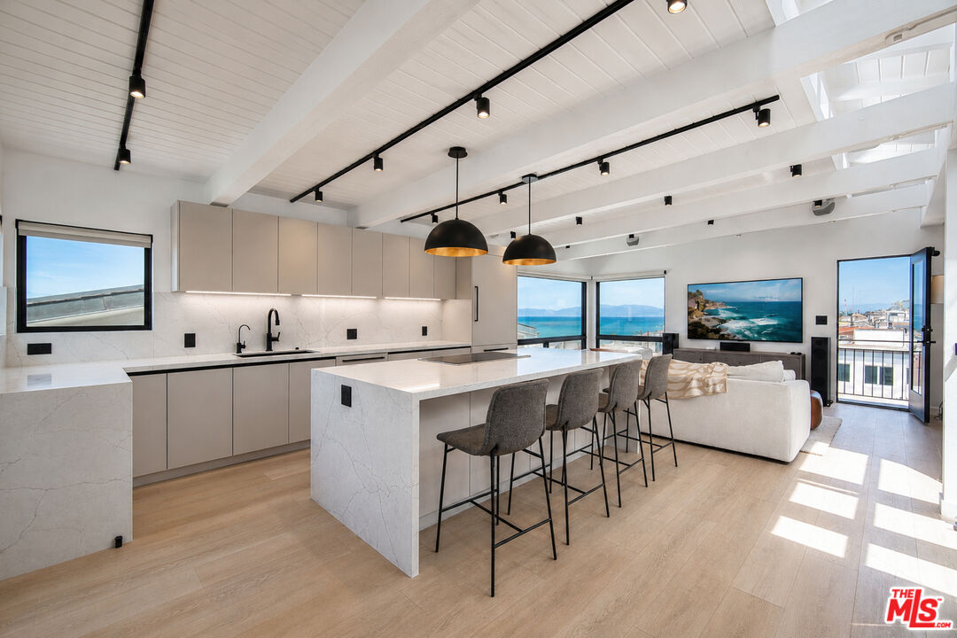 Property photo for 221 36th St, Manhattan Beach, CA
