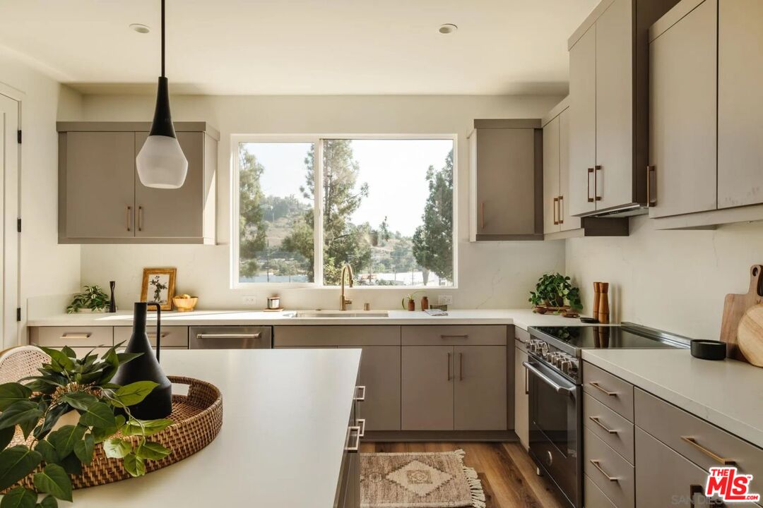 Property photo for 3851 N Riley Ln, Los Angeles, CA