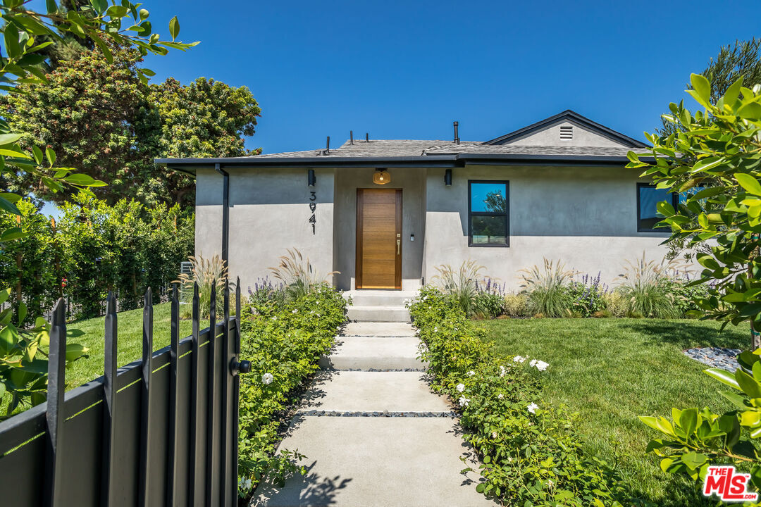 Property photo for 3941 Buckingham Rd, Los Angeles, CA