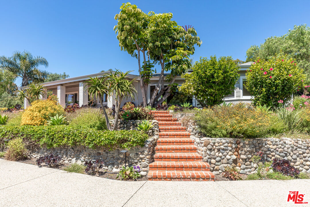 Property photo for 28901 Boniface Dr, Malibu, CA