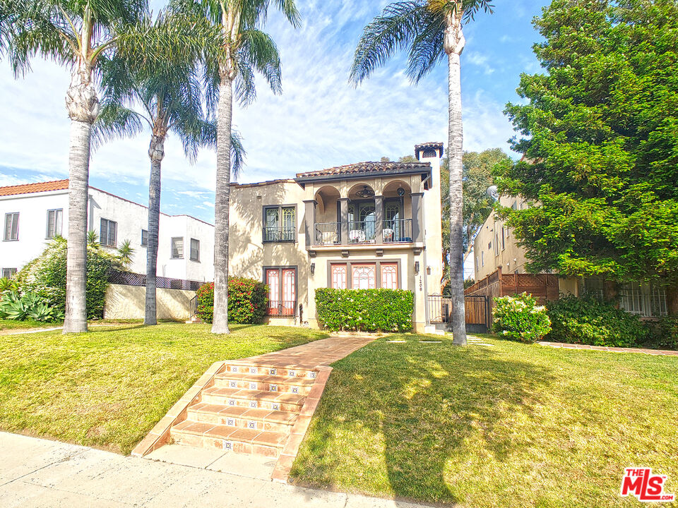 Property photo for 1206 S Longwood Ave, #1208, Los Angeles, CA