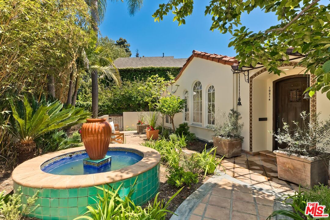 Property photo for 10514 Kinnard Ave, Los Angeles, CA