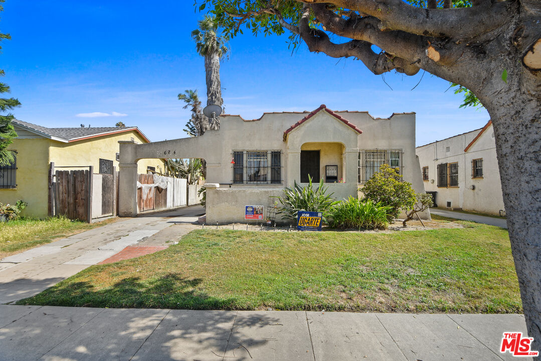 Property photo for 624 E 84th St, Los Angeles, CA