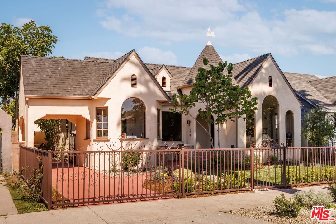 Property photo for 2807 Somerset Dr, Los Angeles, CA