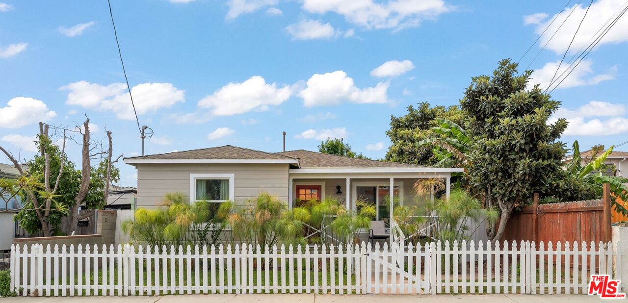 Property photo for 457 W 14th St, San Pedro, CA