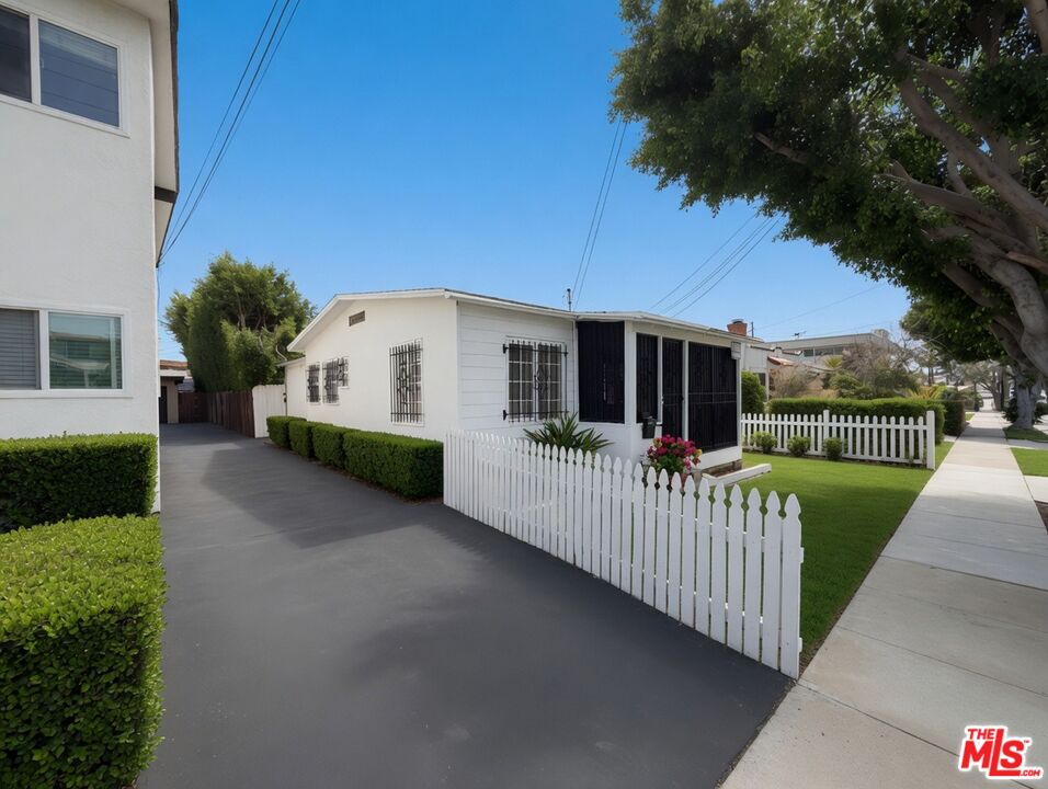 Property photo for 438 W Plymouth St, Inglewood, CA