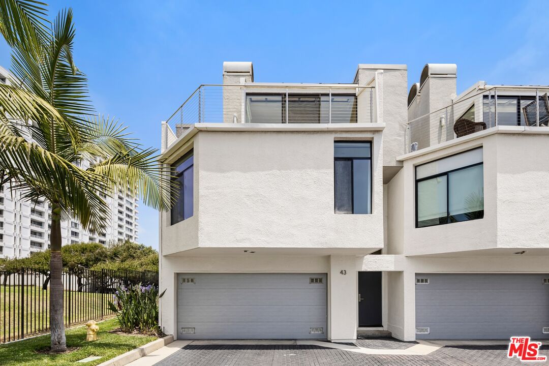Property photo for 43 Sea Colony Dr, Santa Monica, CA