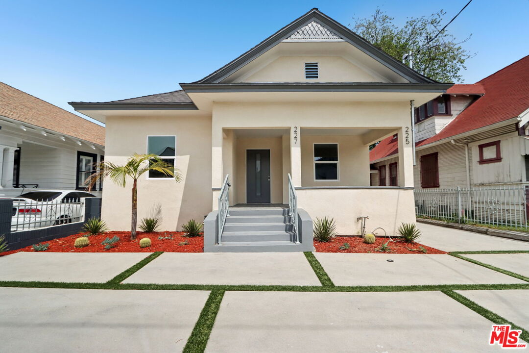 Property photo for 227 W 41st St, Los Angeles, CA