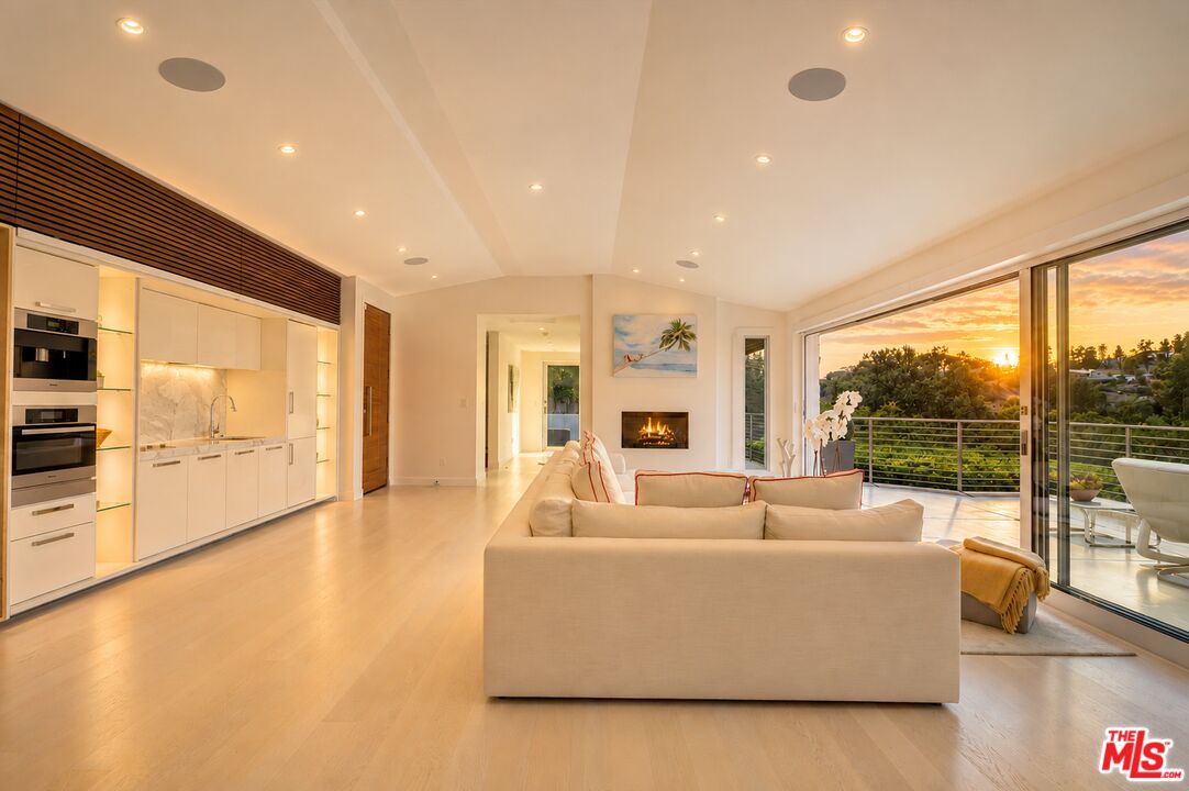 Property photo for 9422 Readcrest Dr, Beverly Hills, CA