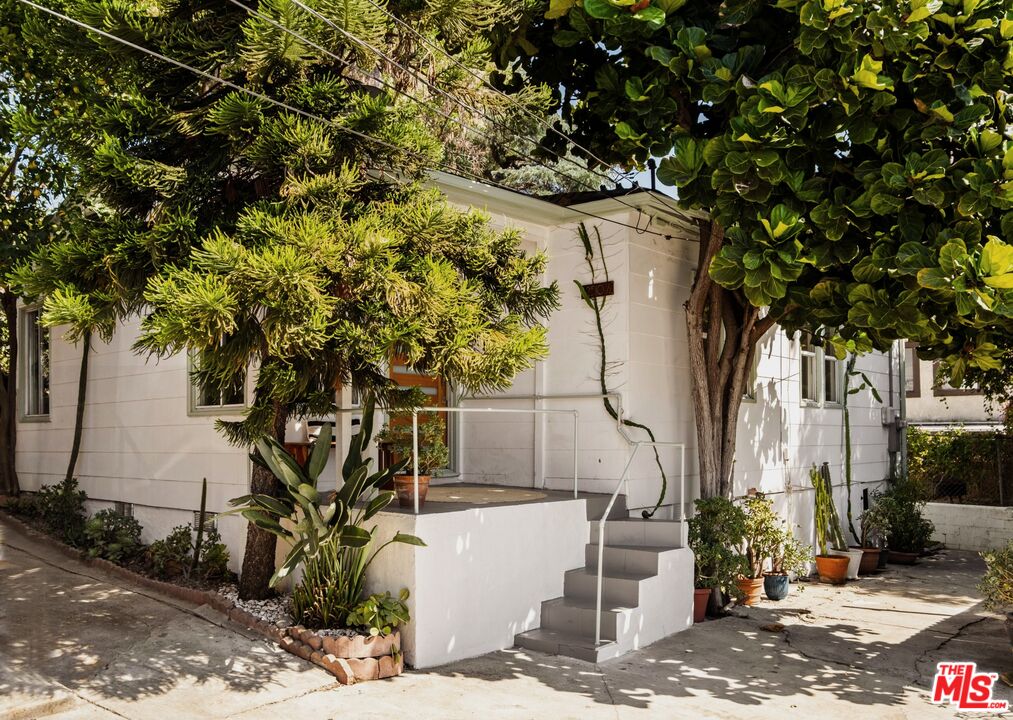 Property photo for 2510 1/2 Arthur St, Los Angeles, CA