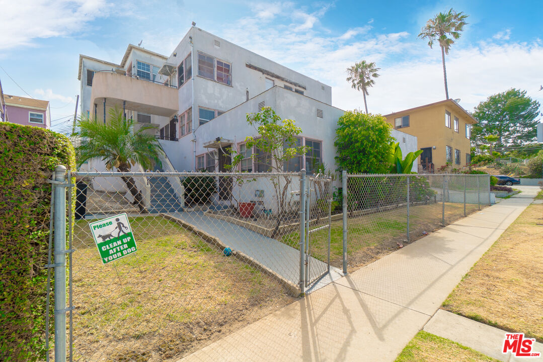 Property photo for 5607 Edgemar Ave, Los Angeles, CA