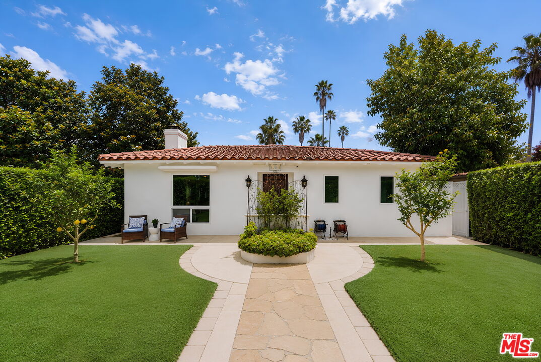 Property photo for 256 N Doheny Dr, Beverly Hills, CA