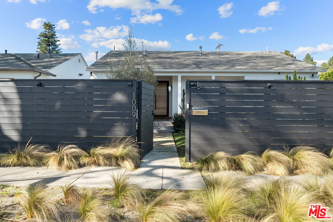 Property photo for 1009 Vernon Ave, Venice, CA