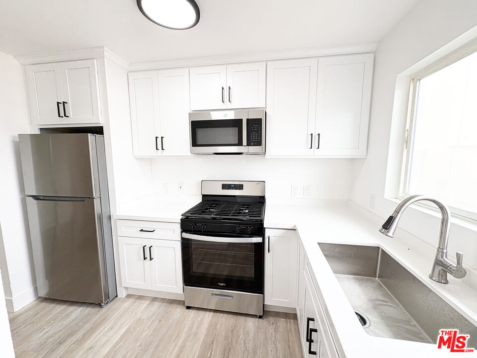Property photo for 2637 S Manhattan Pl, #8, Los Angeles, CA