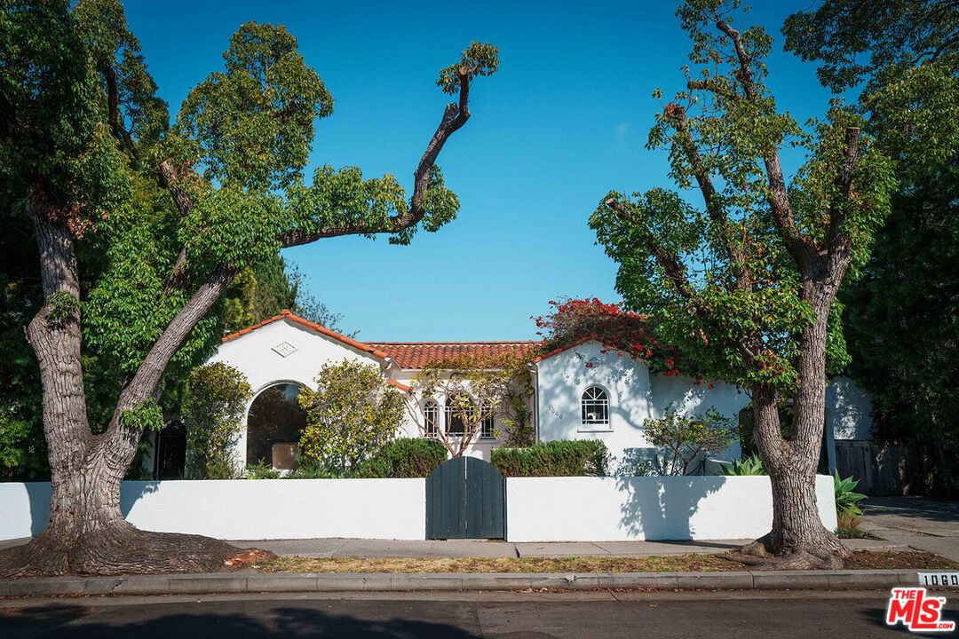 Property photo for 1060 Superba Ave, Venice, CA