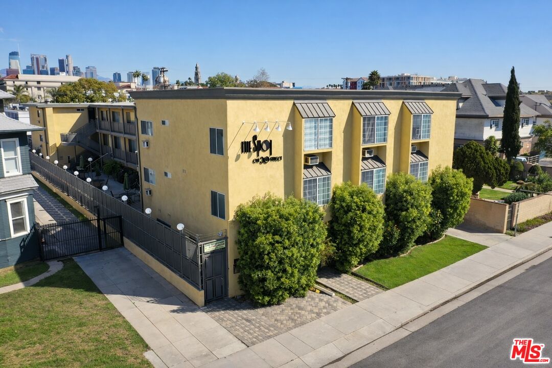 Property photo for 721 W 30th St, Los Angeles, CA