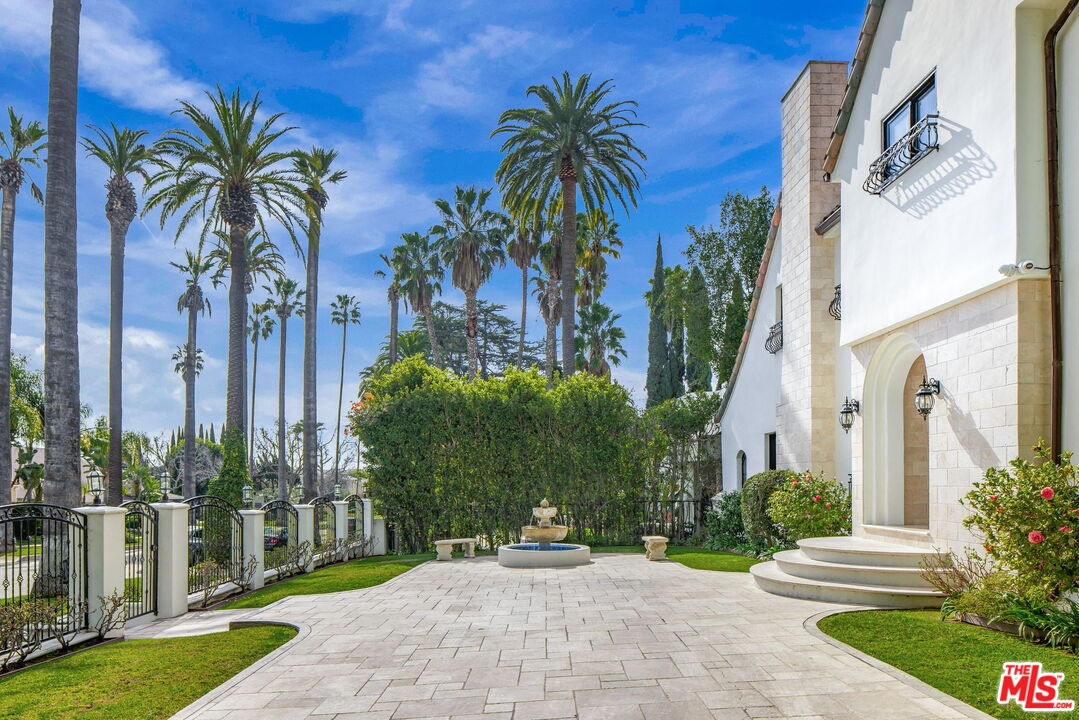 Property photo for 607 N Hillcrest Rd, Beverly Hills, CA