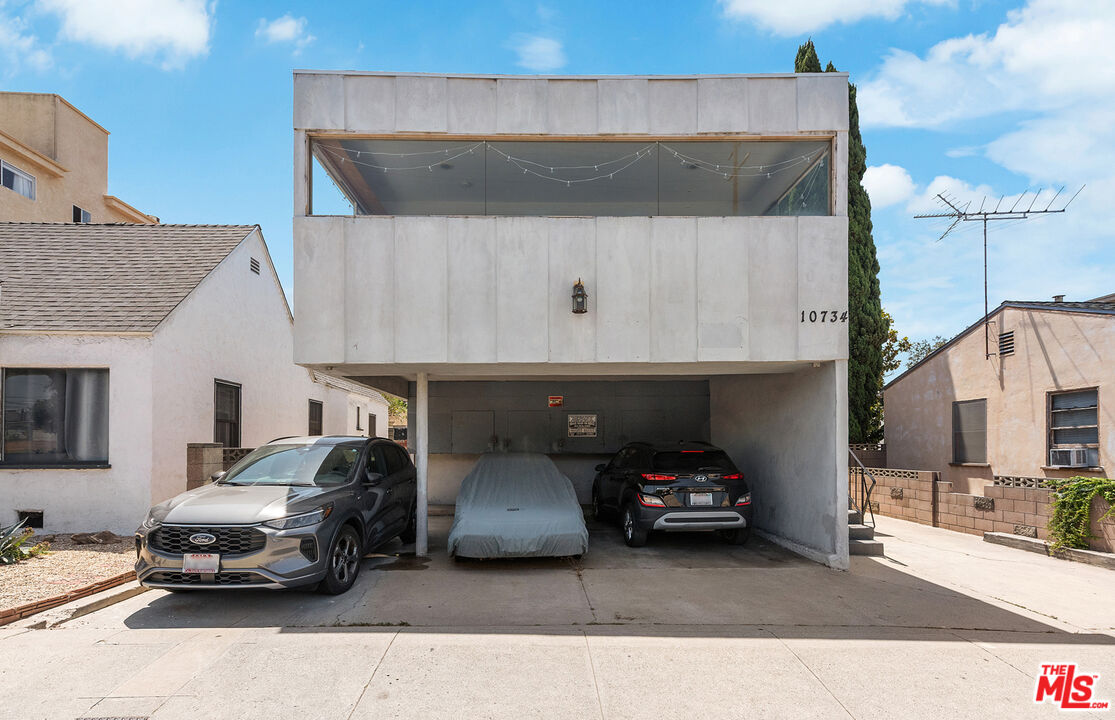 Property photo for 10734 Palms Blvd, Los Angeles, CA