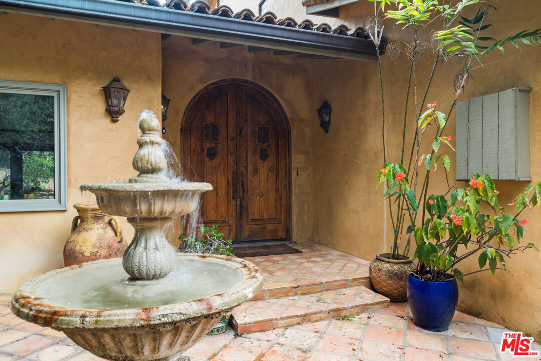 Property photo for 2695 La Cuesta Dr, Los Angeles, CA