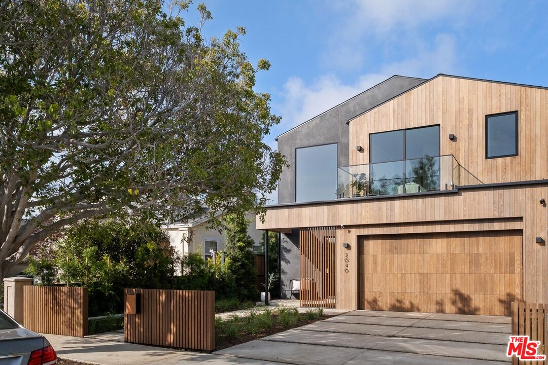 Property photo for 2040 Glencoe Ave, Venice, CA