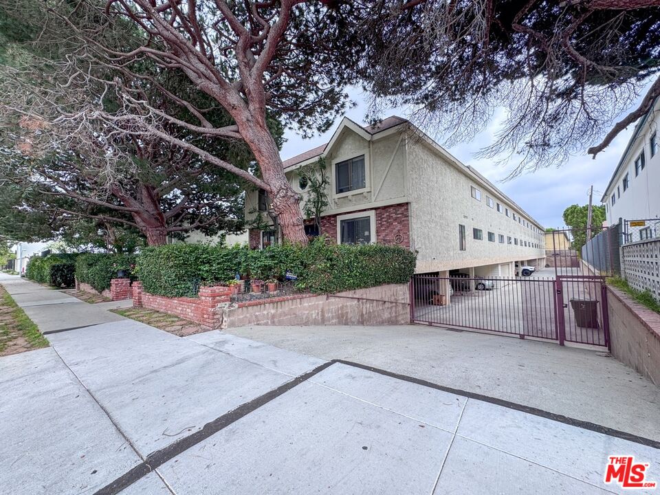 Property photo for 2318 16th St, Santa Monica, CA