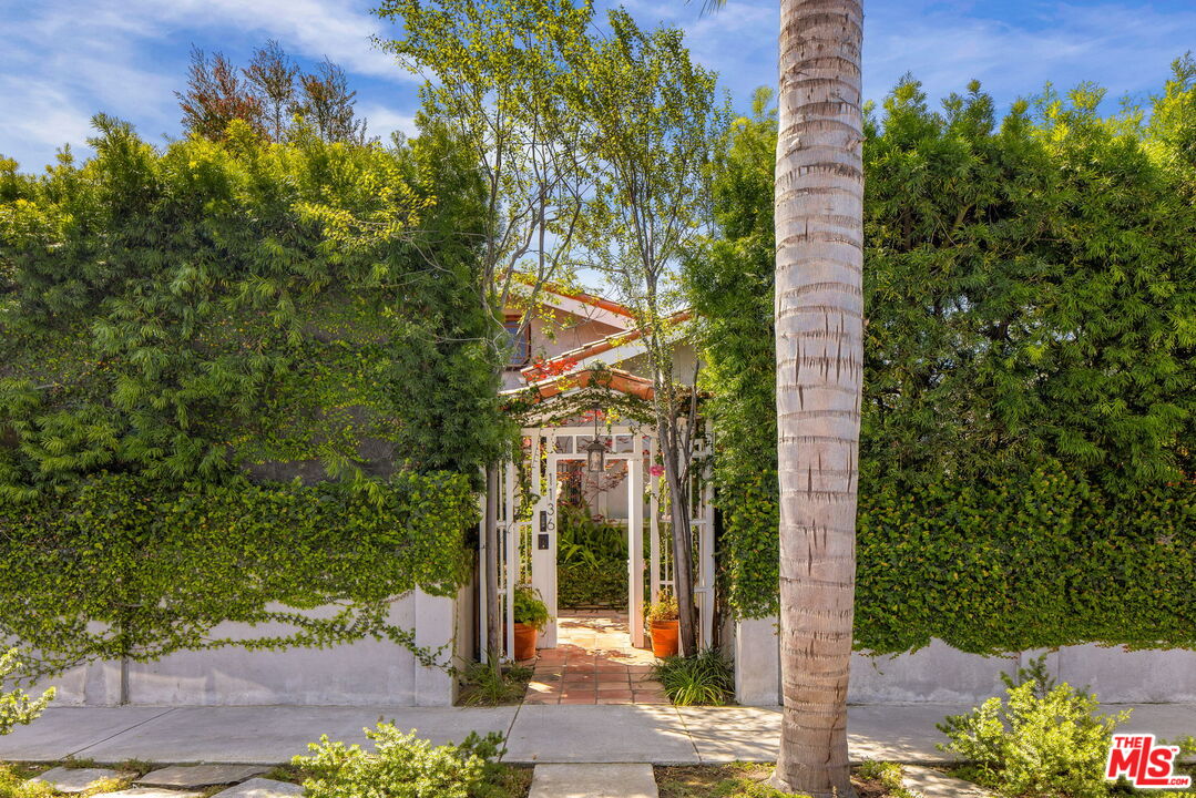 Property photo for 1136 Rose Ave, Los Angeles, CA