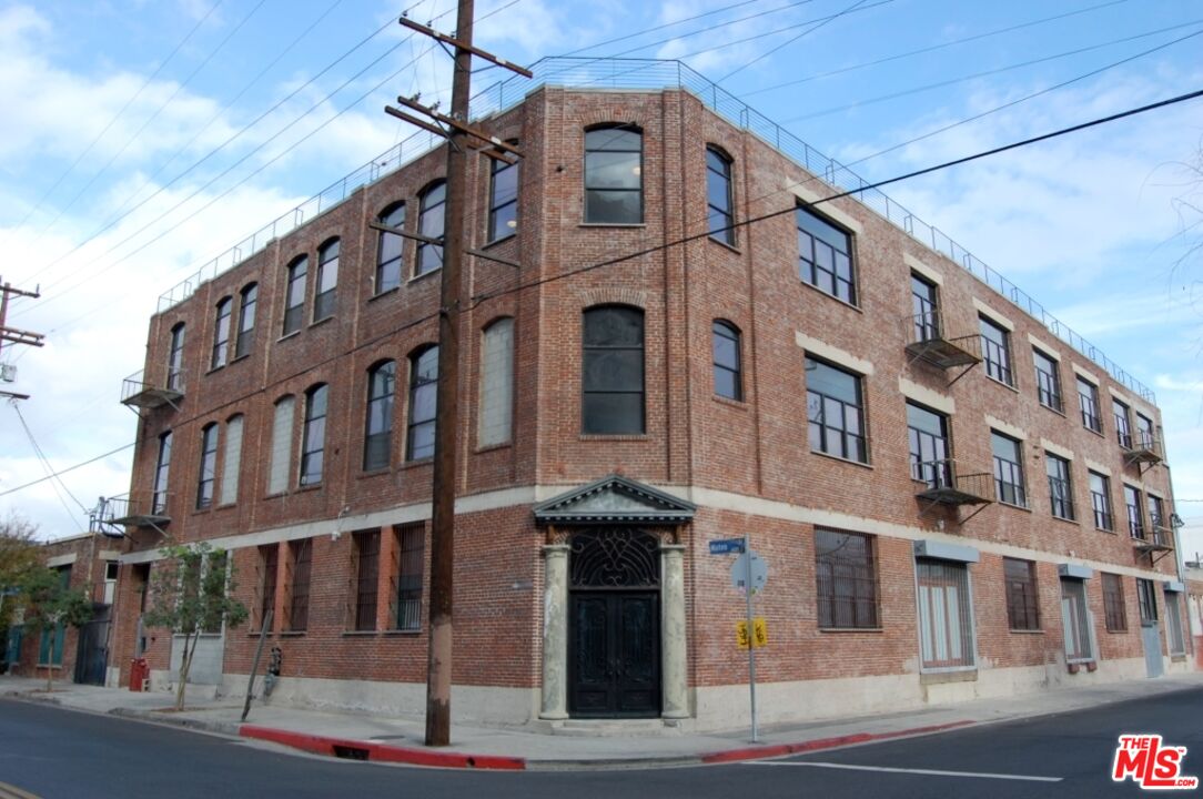 Property photo for 652 Mateo St, #102, Los Angeles, CA