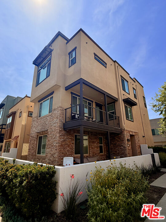 Property photo for 657 Daniel Freeman Cir, Inglewood, CA