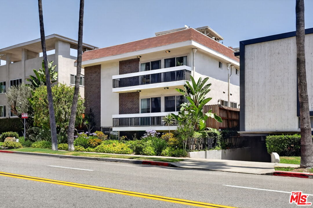 Property photo for 184 N Crescent Dr, Beverly Hills, CA