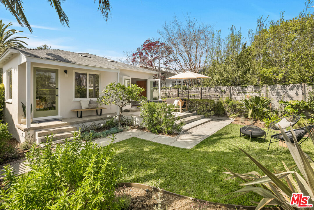 Property photo for 2477 Walnut Ave, Venice, CA