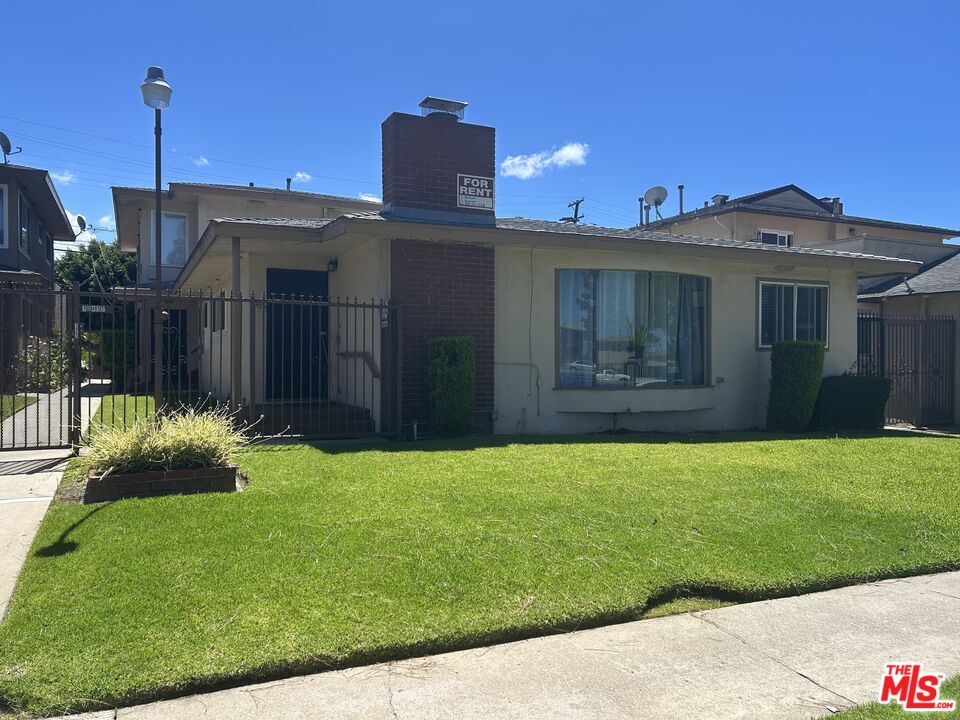 Property photo for 10432 Crenshaw Blvd, Inglewood, CA