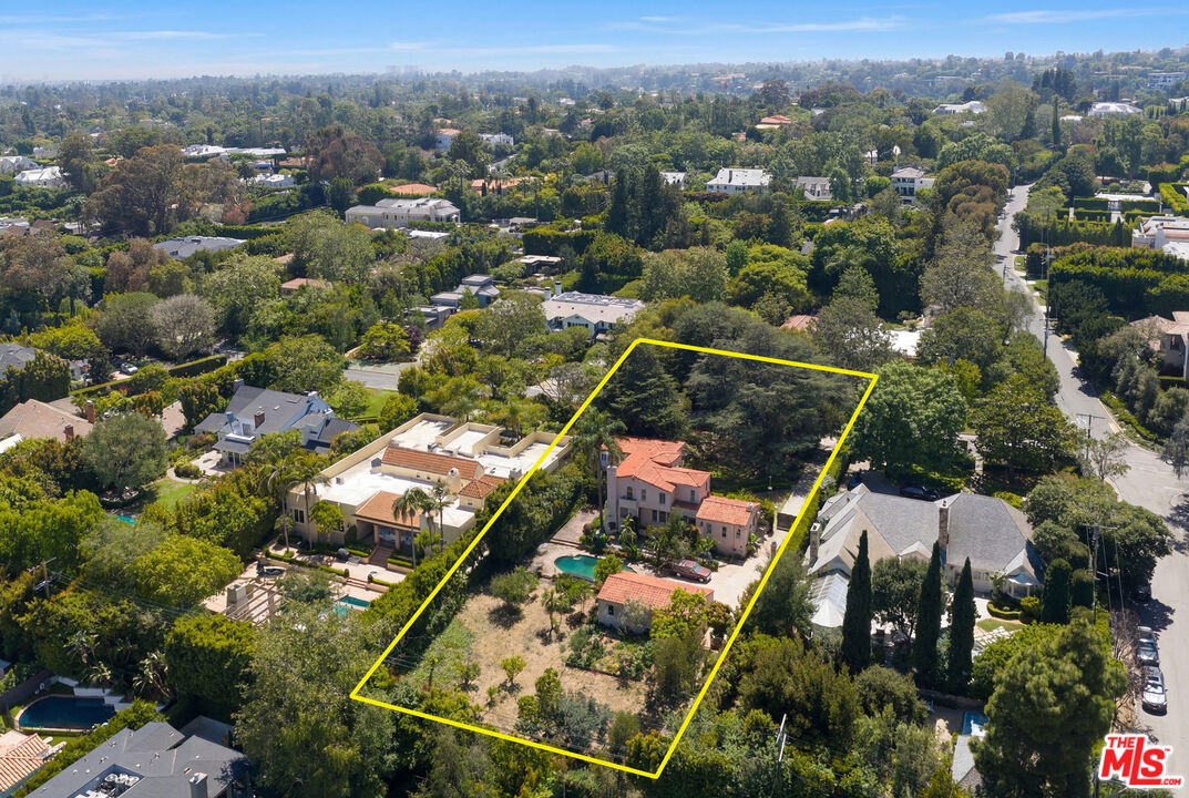 Property photo for 160 N Cliffwood Ave, Los Angeles, CA