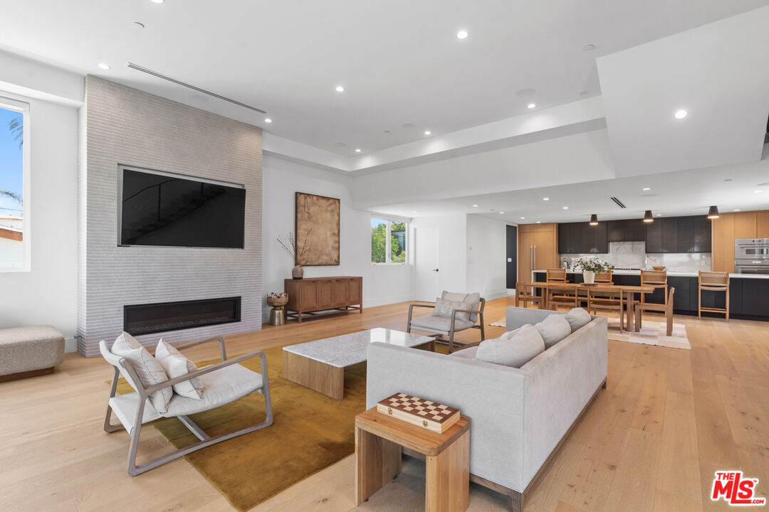 Property photo for 656 California Ave, Venice, CA