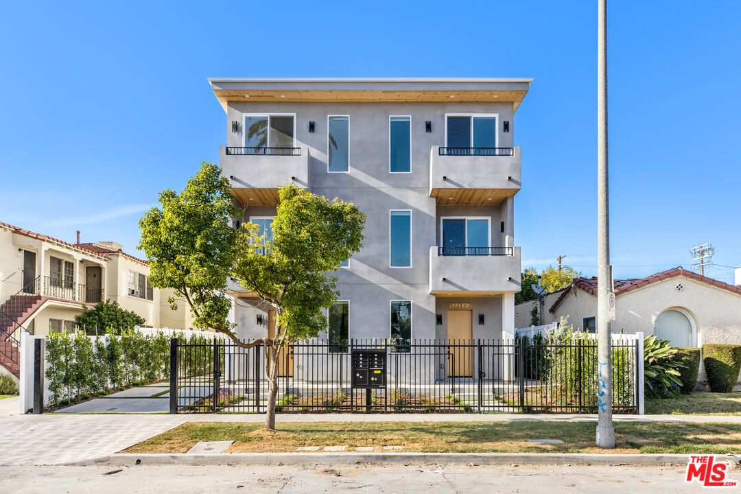 Property photo for 5225 W 20th St, #1/4, Los Angeles, CA