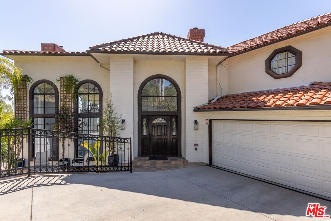 Property photo for 2651 La Cuesta Dr, Los Angeles, CA