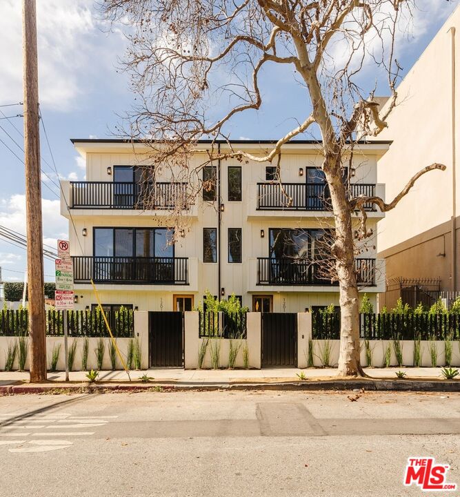 Property photo for 6765 1/2 Lexington Ave, Los Angeles, CA