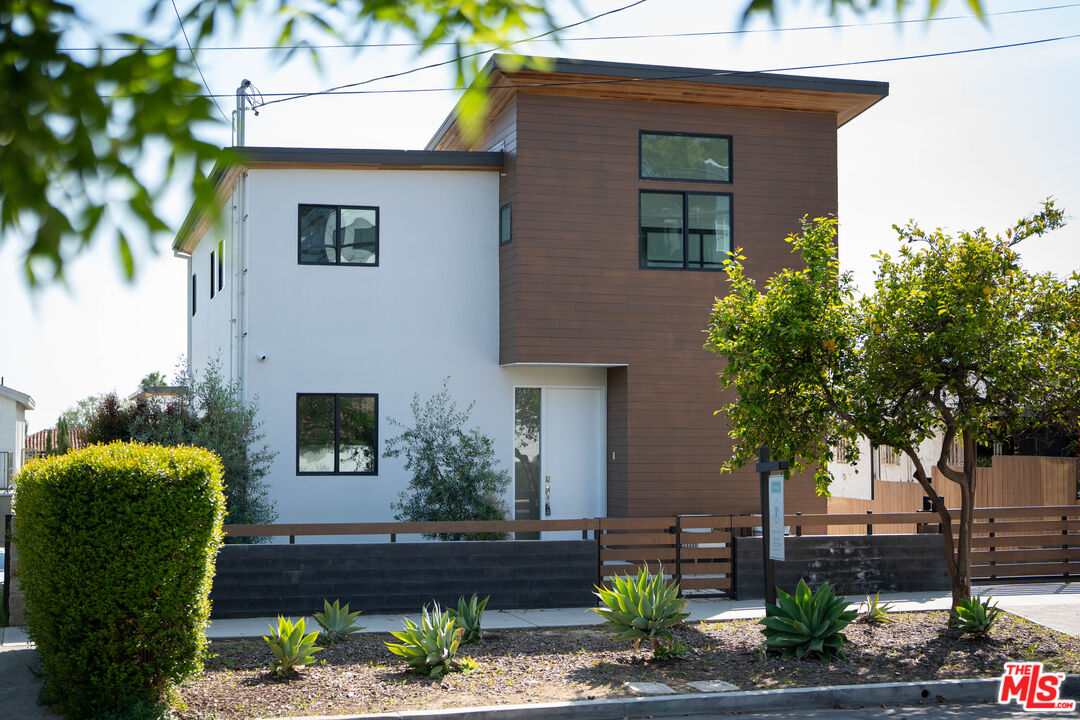 Property photo for 2512 Berkeley Ave, Los Angeles, CA