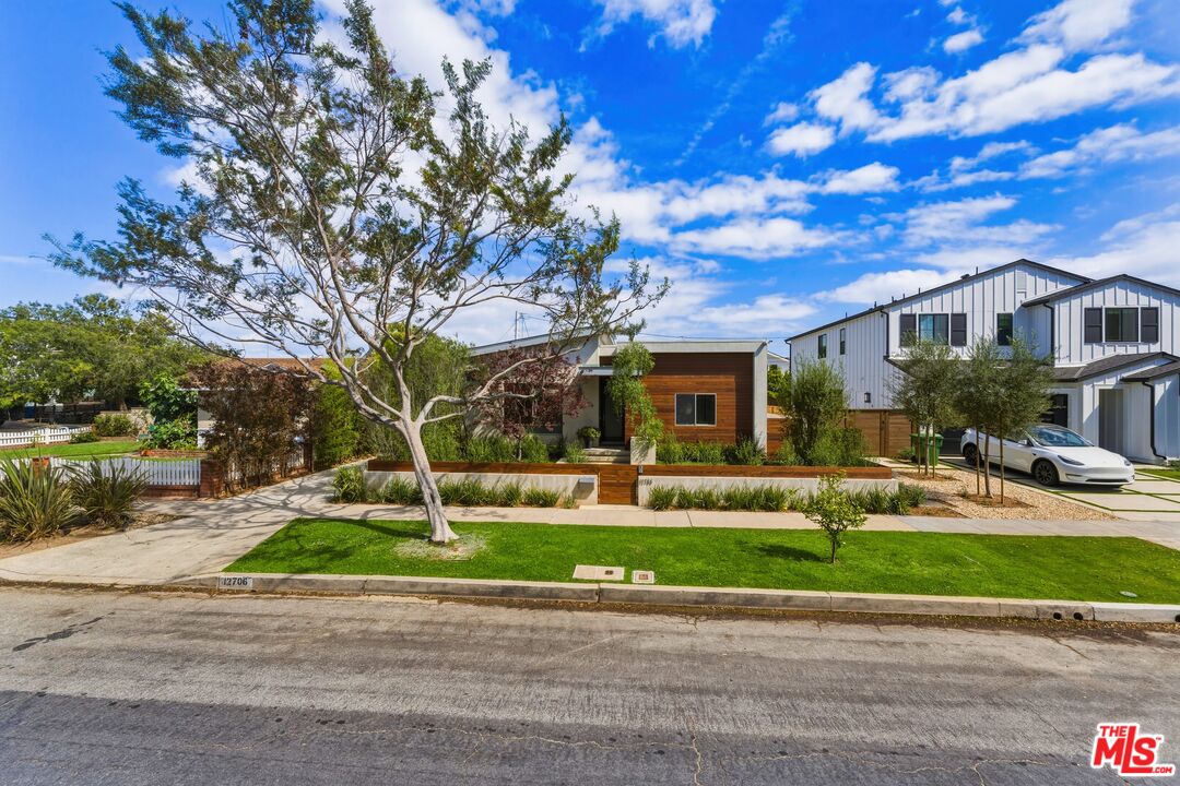 Property photo for 12706 Stanwood Dr, Los Angeles, CA
