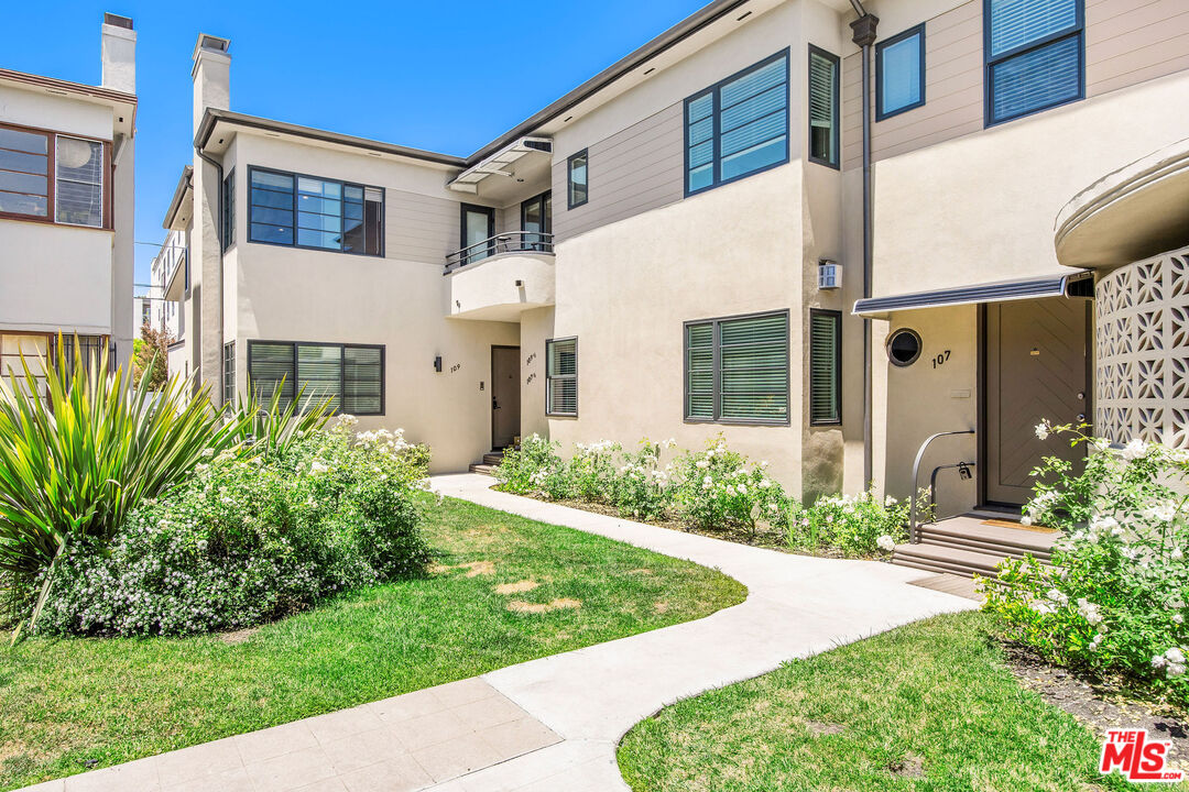Property photo for 107 S Flores St, #1/2, Los Angeles, CA